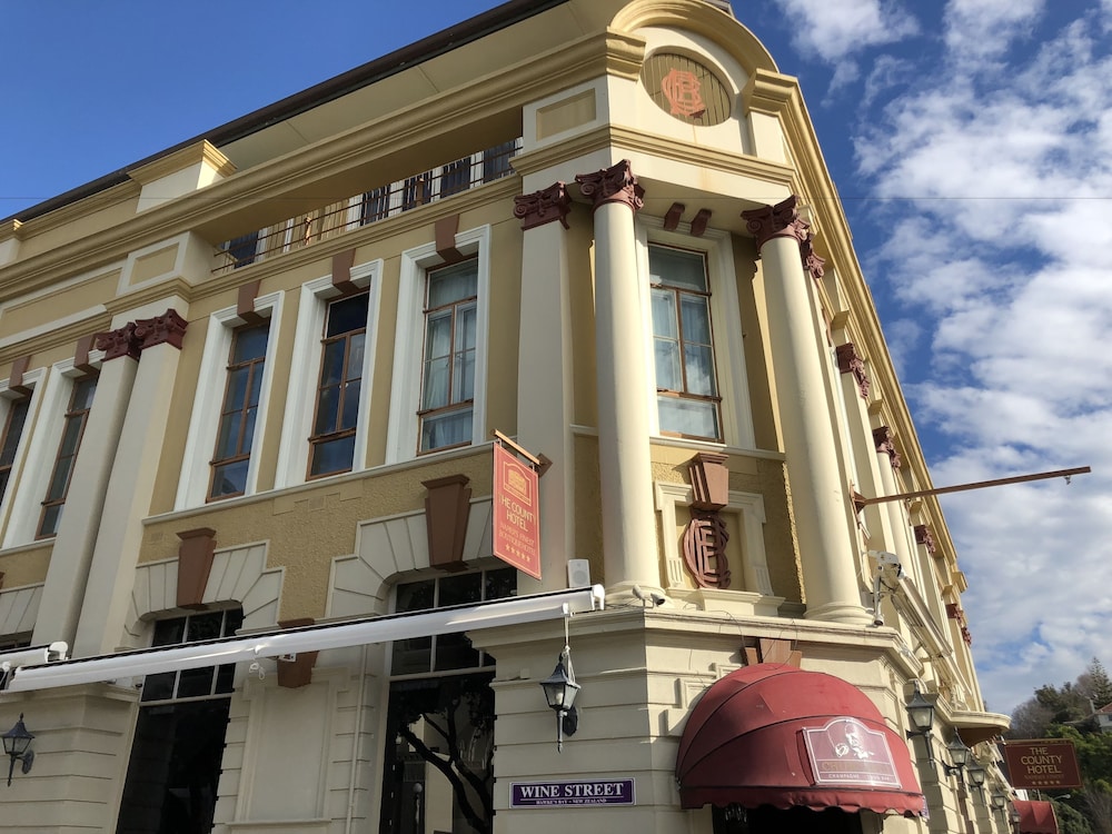 The County Hotel 3/50