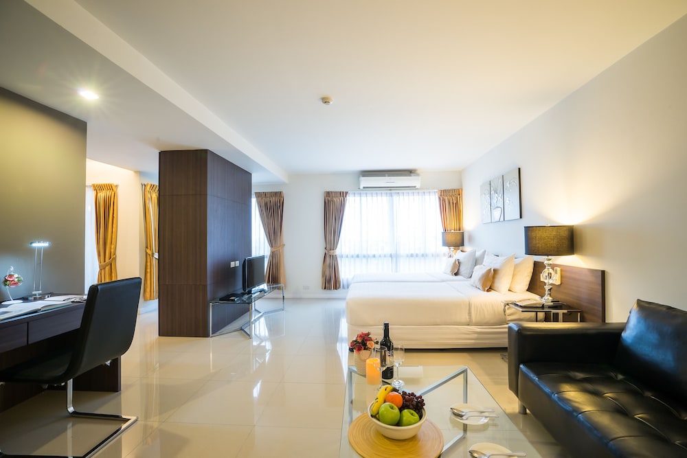 Beyond Suite Hotel 30/73