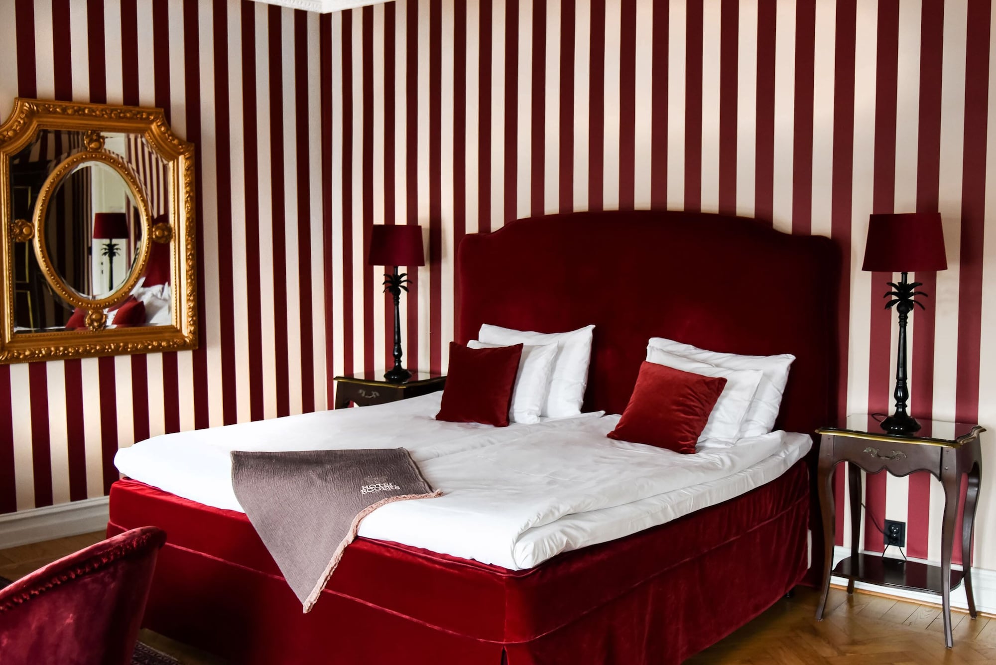 EXECUTIVE, DOUBLE BED, CITY VIEW, BALCONY