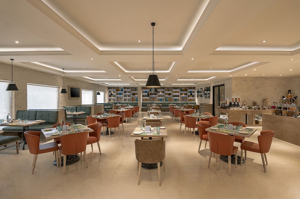 Lemon Tree Premier New Town Kolkata 18/22