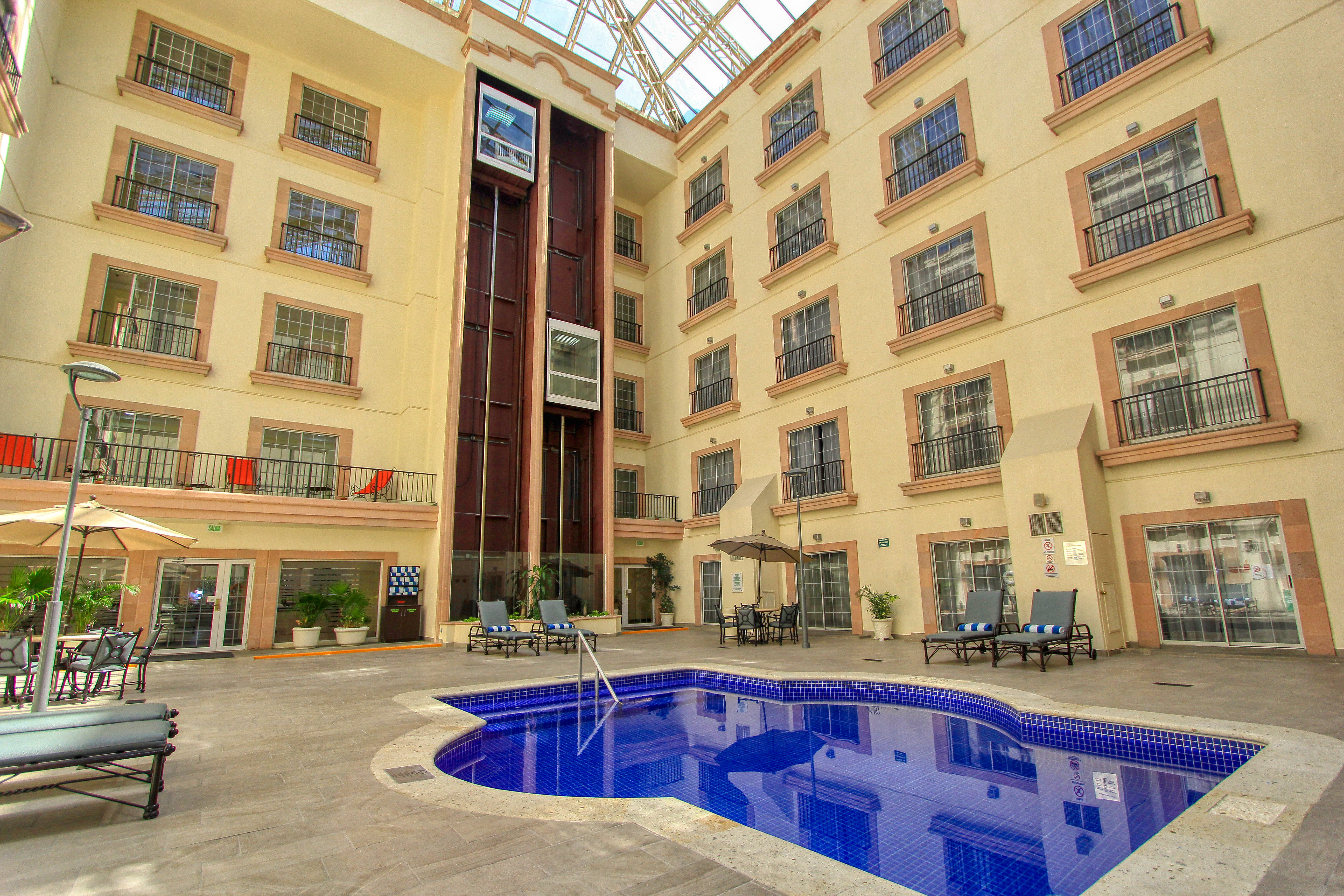 Holiday Inn Leon 6/50
