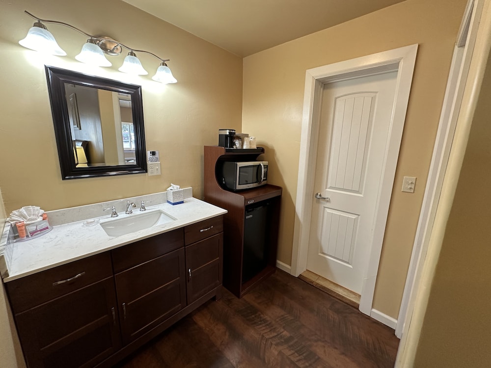 Abram Inn & Suites 65/65