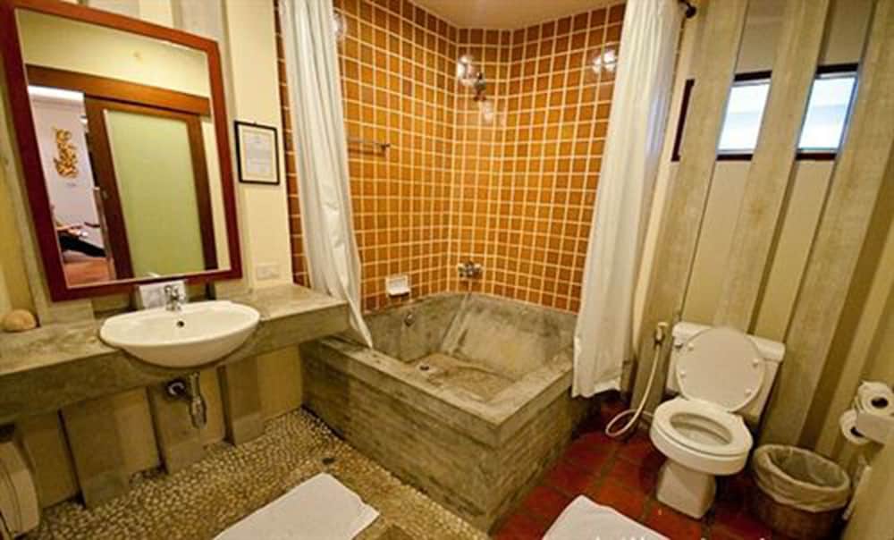 Nirvana Boutique Suites 46/50