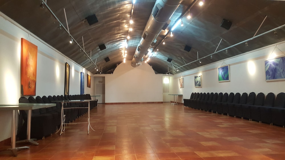 Hotel Le Sutra Hotel, Khar, Mumbai 45/60