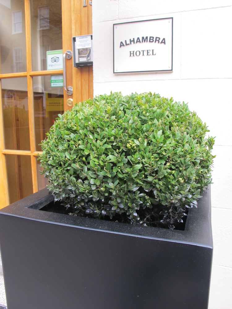 Alhambra Hotel 5/50