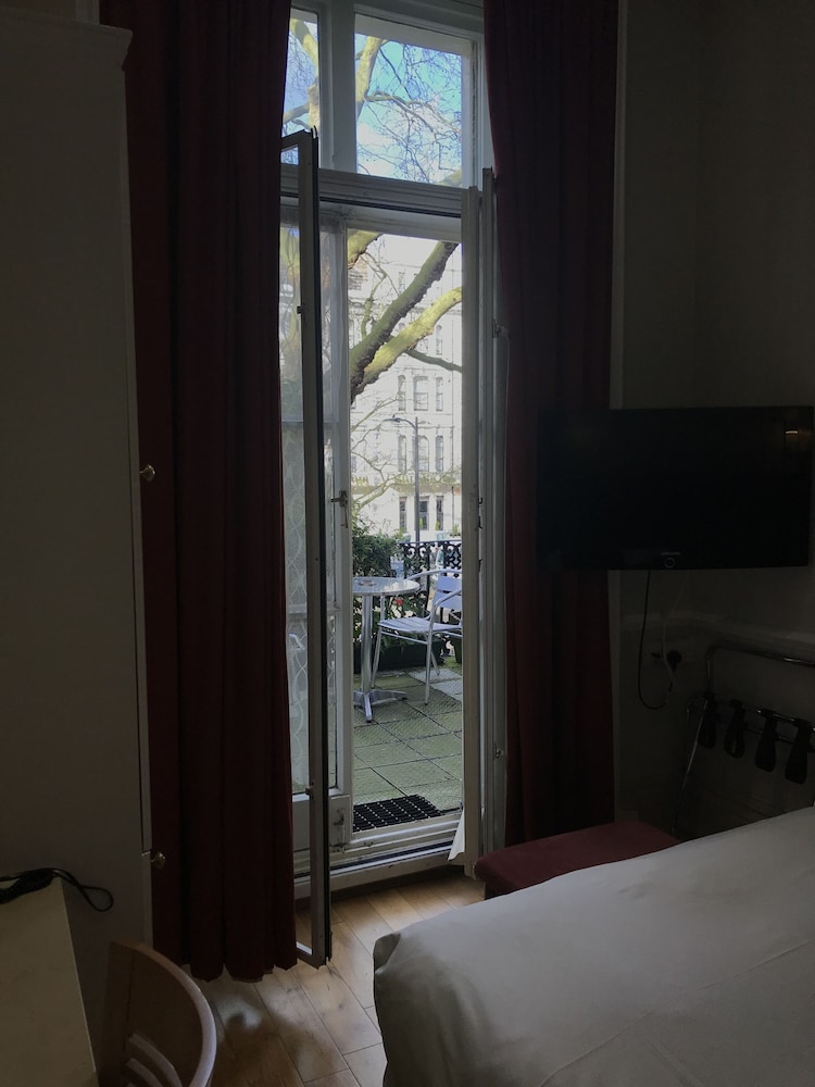 Rhodes Hotel 42/66