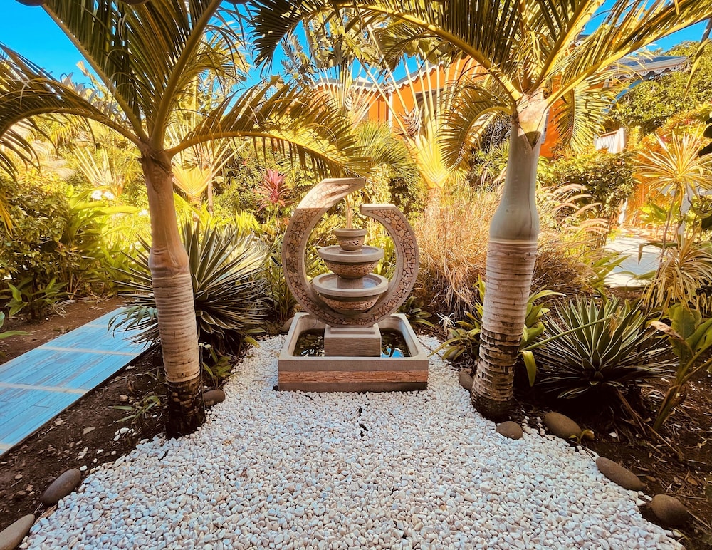 Tropicana Suites 44/50