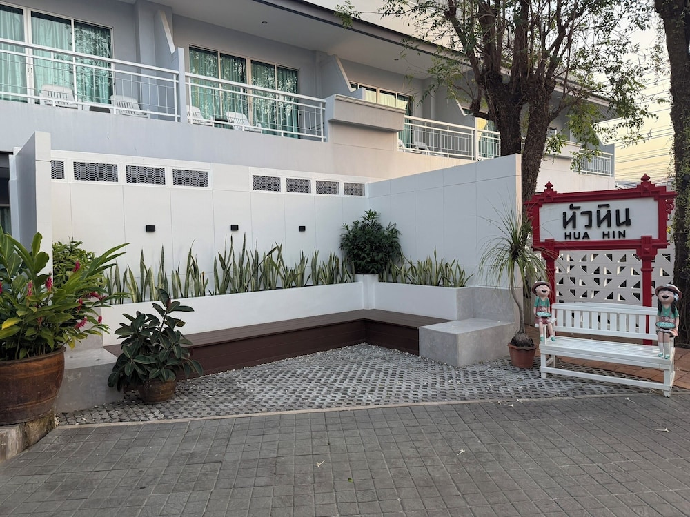 Baan Suksiri Hotel 4/36
