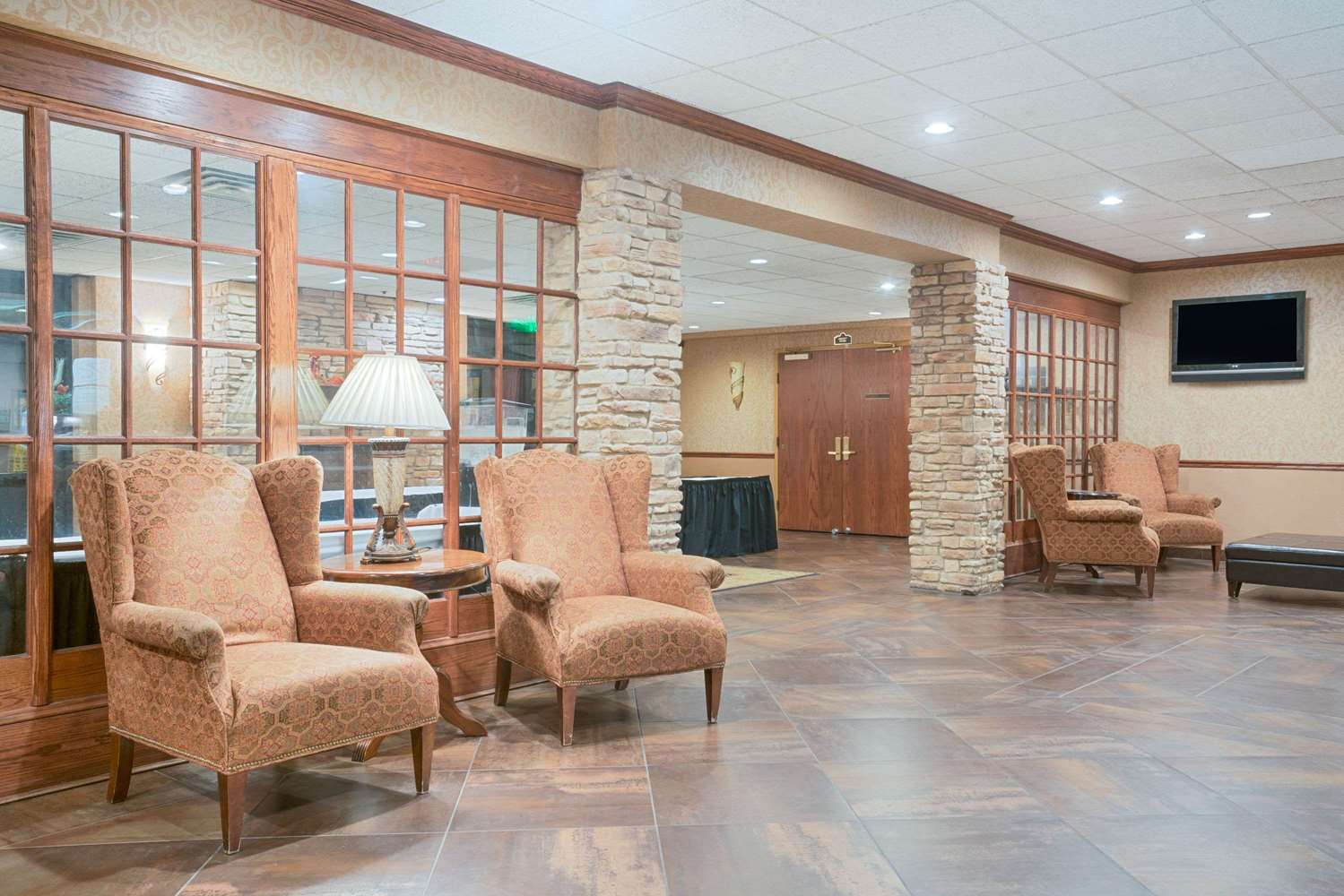 Ramada by Wyndham Plymouth Hotel and Conference Center 35/57
