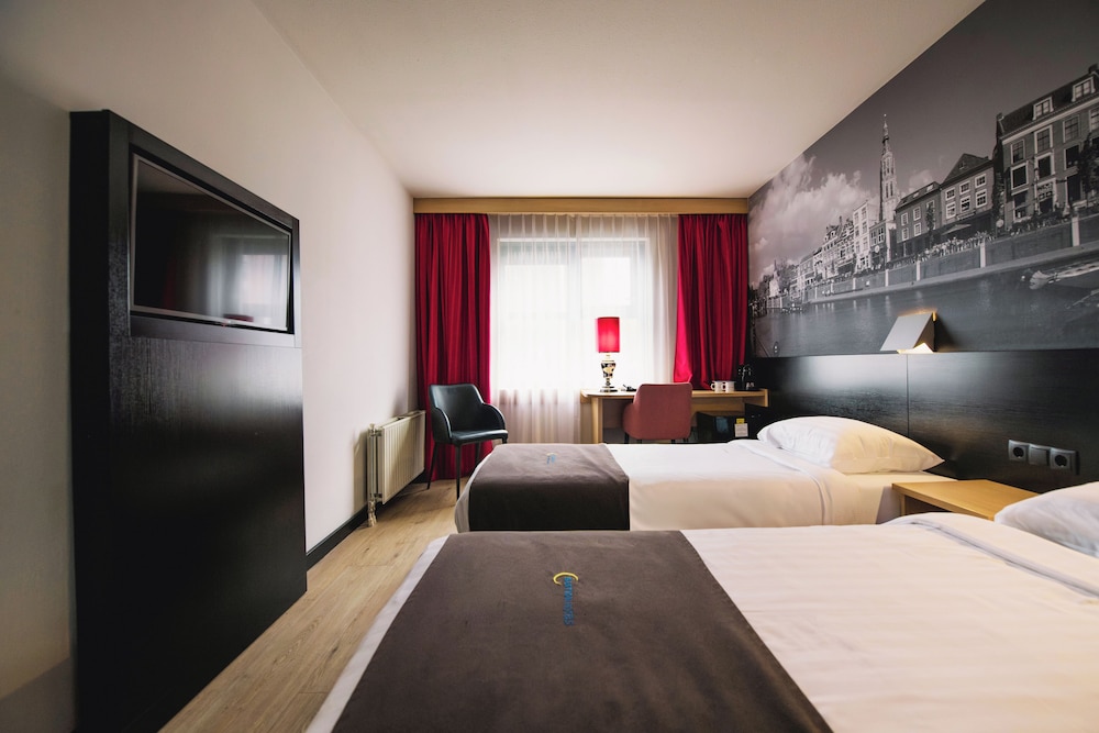 COMFORT, TWIN BEDS
