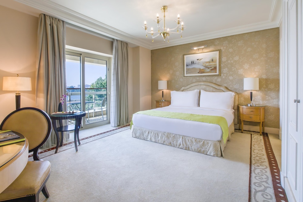 DELUXE, QUEEN BED, RIVER VIEW