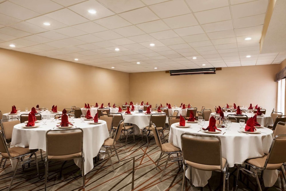 Radisson Hotel Akron - Fairlawn 40/43