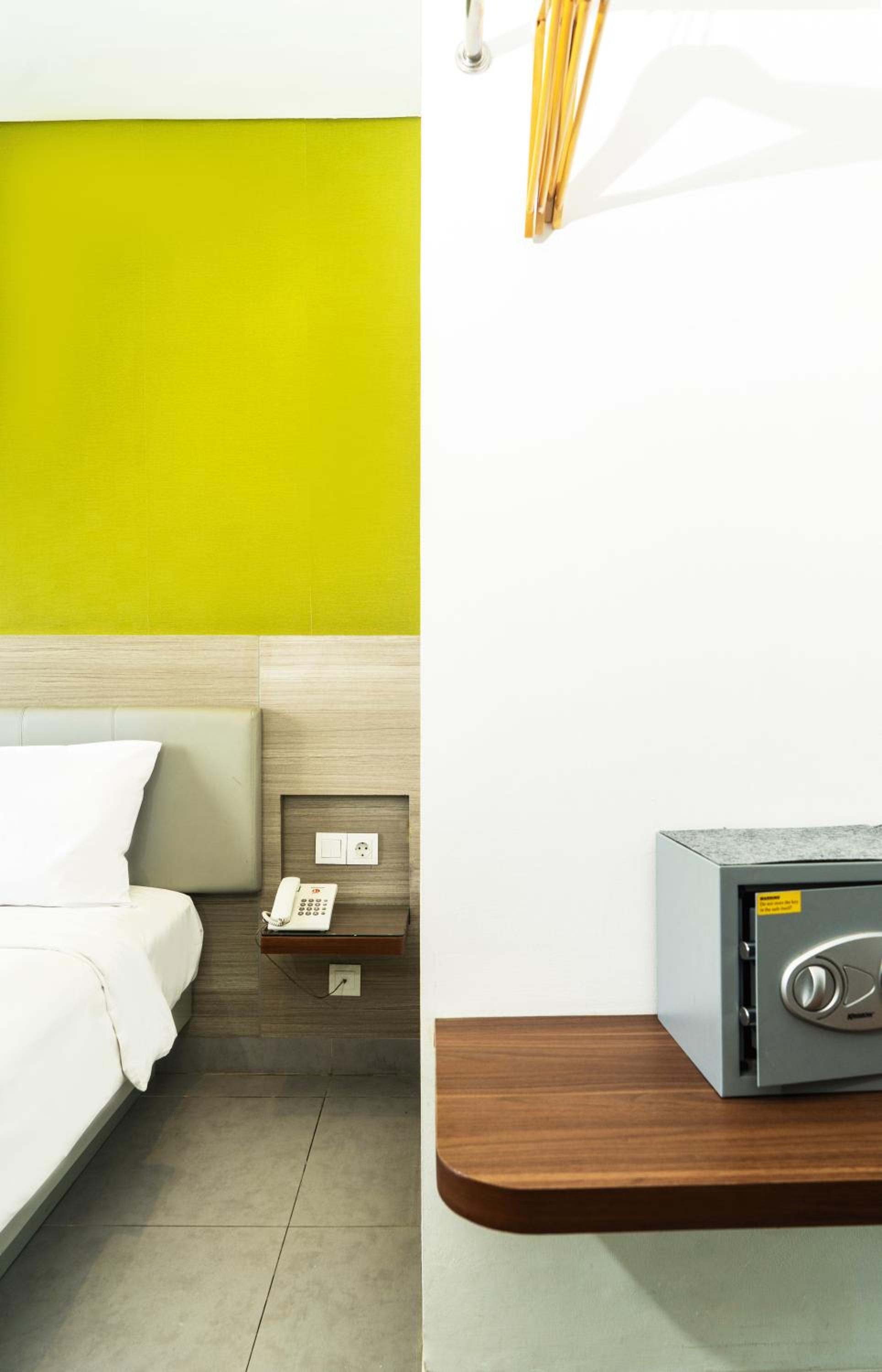 Lynn Hotel Serang 25/43