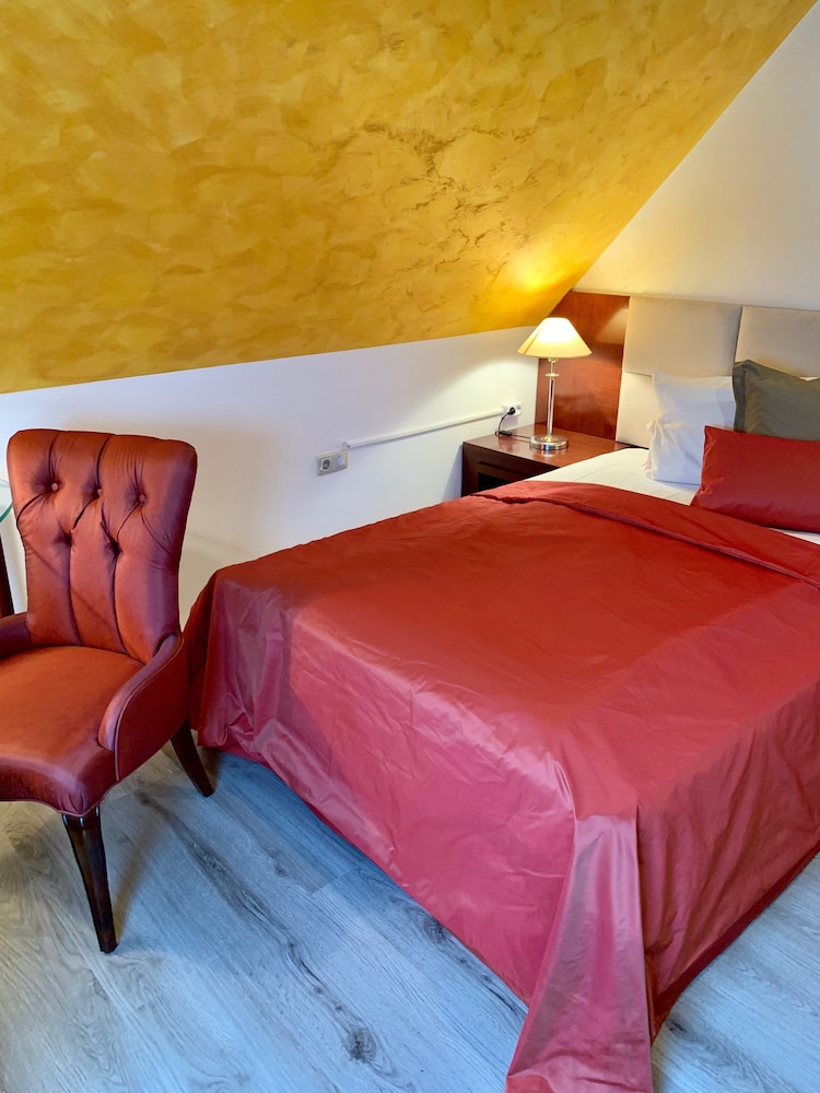 Boutique Hotel Goldene Henne 21/58