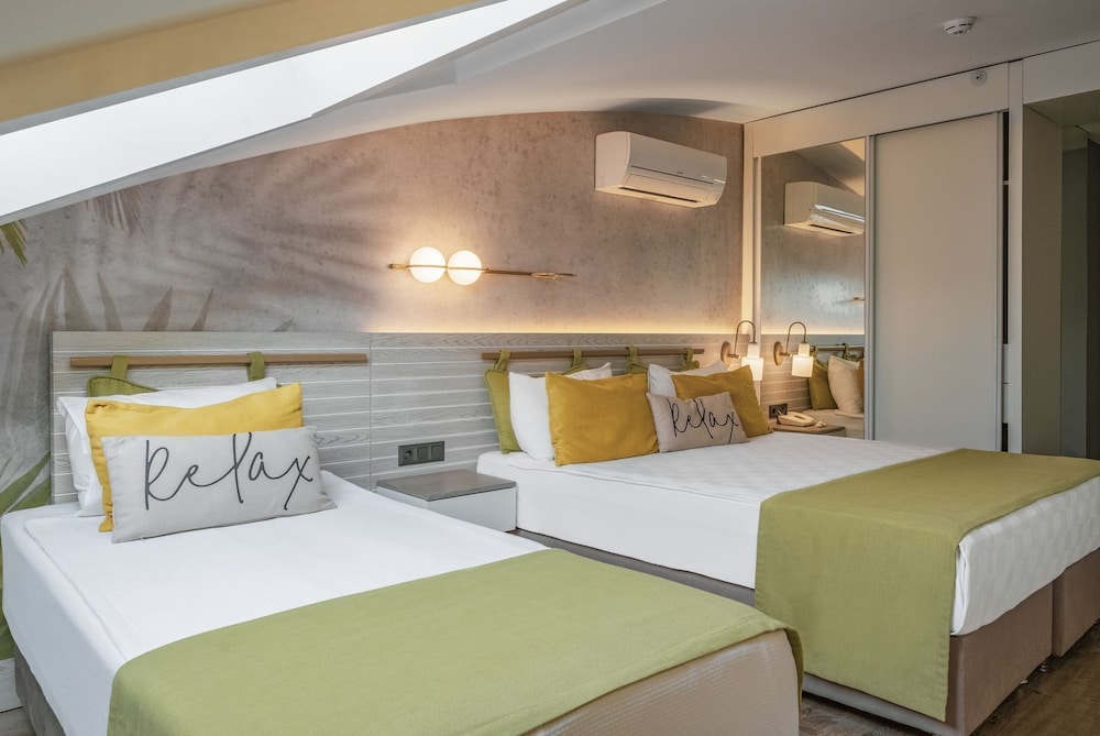 Side Square Hotel - Adults Only 18/40