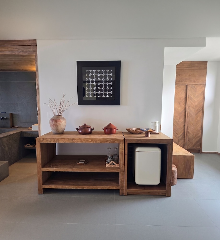 Zen Hideawayatjeju 48/58