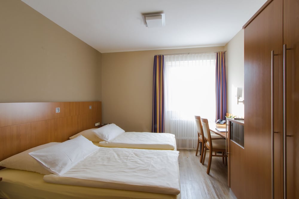 HOTEL LINDLEINSMUHLE 26/61