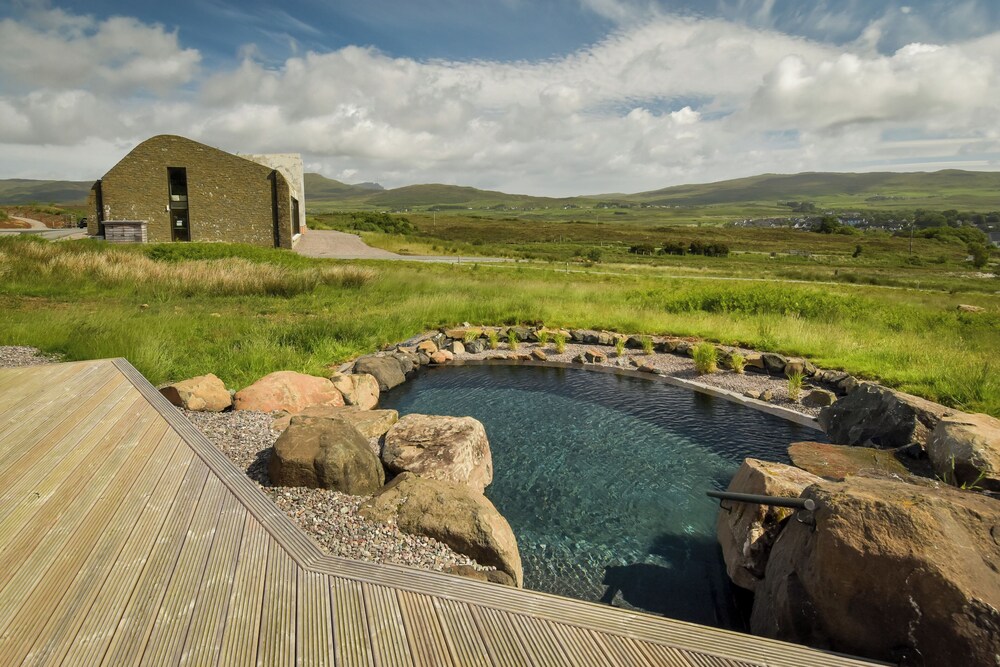 Bracken Hide Hotel 37/47