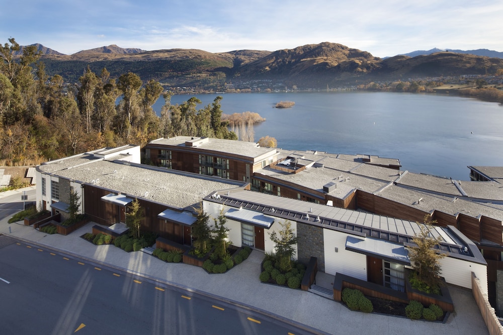 QUEENSTOWN VILLAGE APARTMENTS 49/54