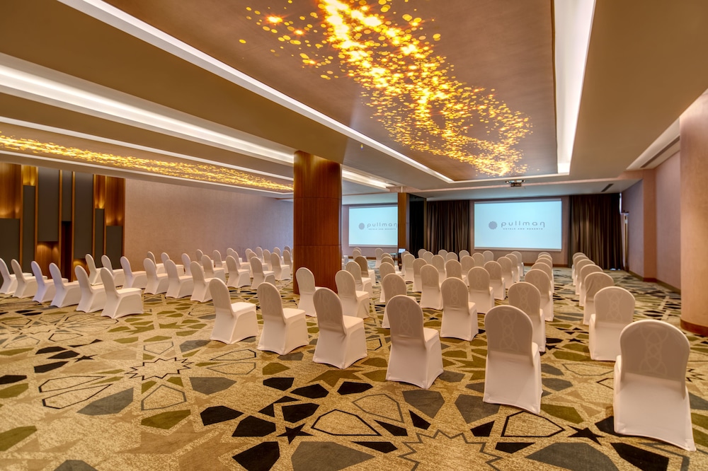 Pullman Hotel Sharjah 52/63