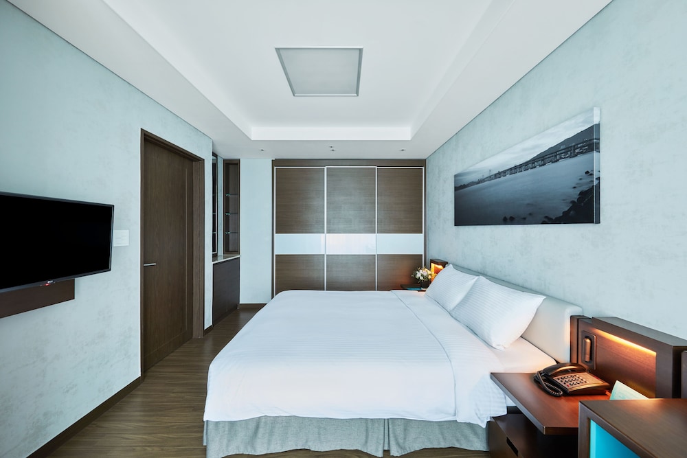 DELUXE, SUITE, DOUBLE BED