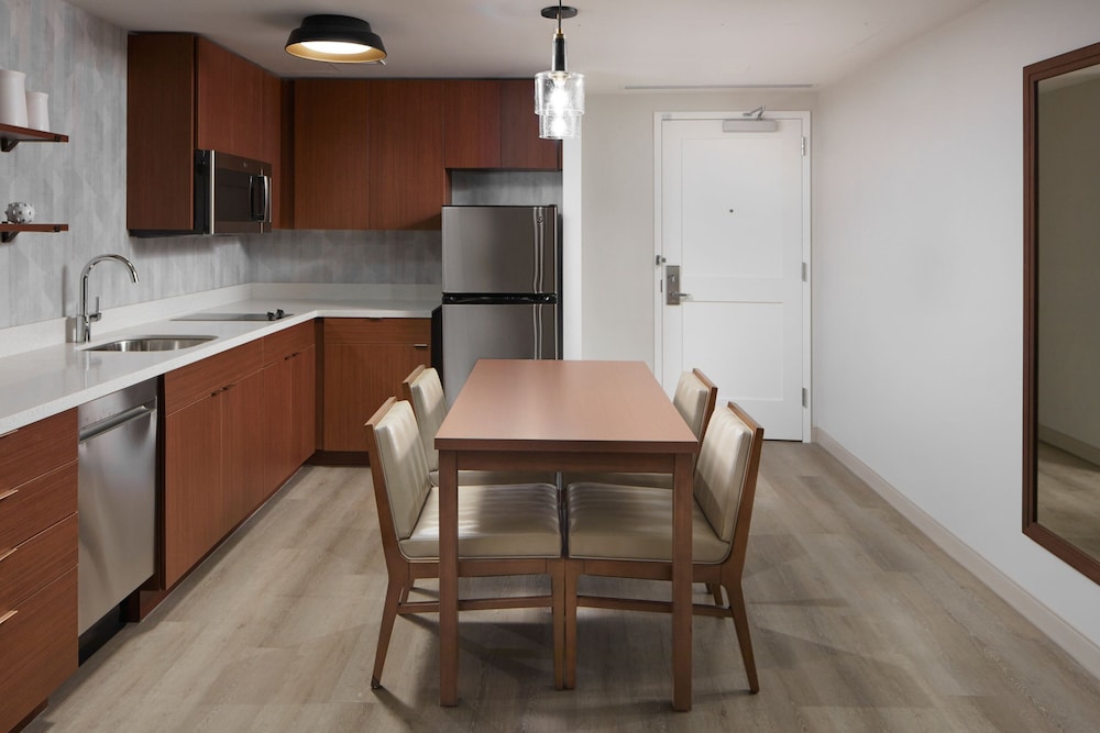 Residence Inn by Marriott Reston 30/37