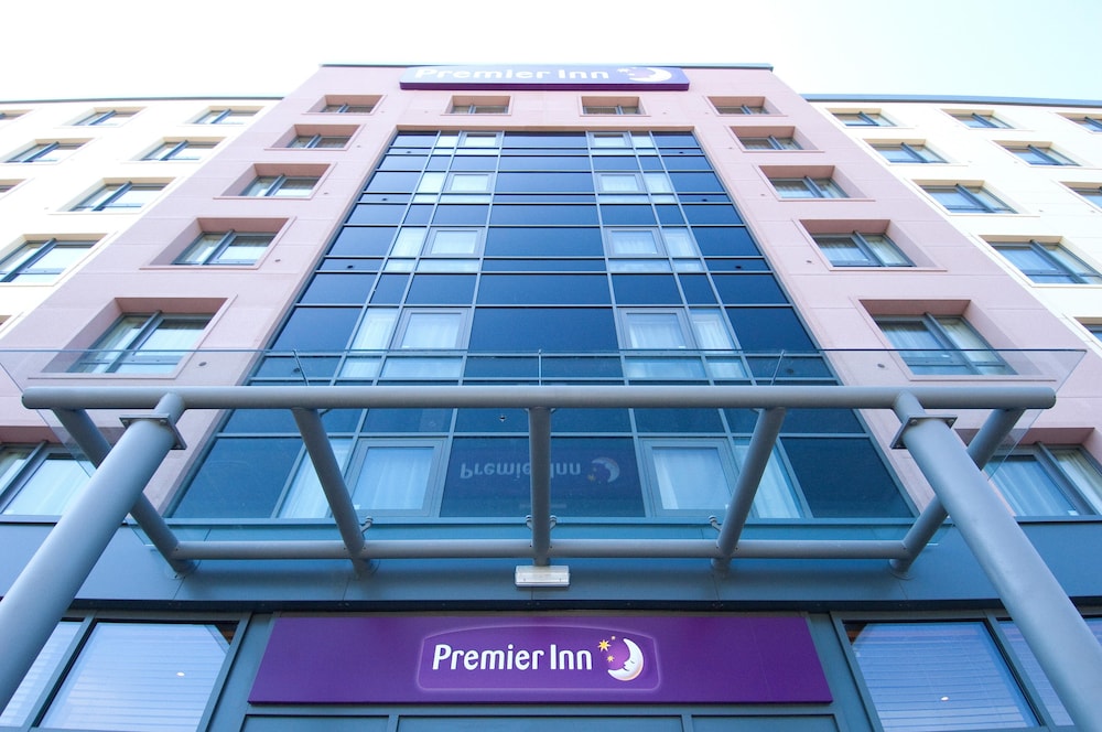 Premier Inn London Gatwick Airport Manor Royal in CRAWLEY