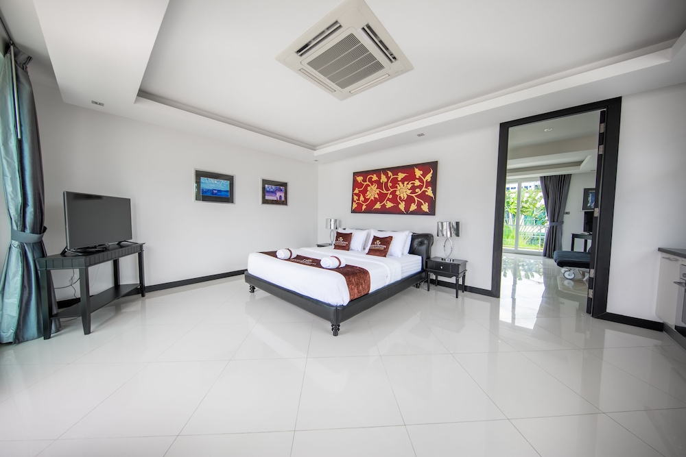 Hollywood Jomtien Beach 38/78