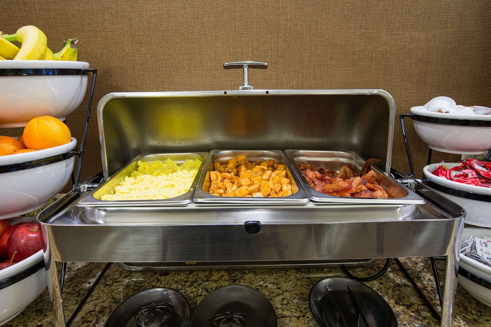 Comfort Inn Naugatuck-Shelton, CT 20/24