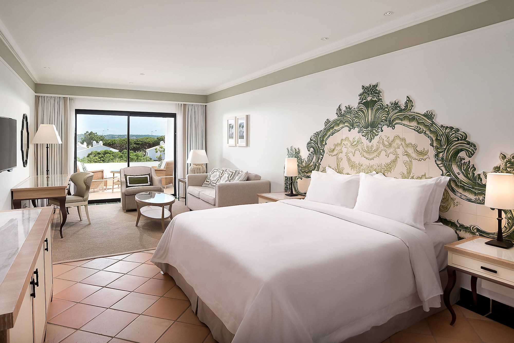 Grand, Queen Bed, Ocean View, Balcony