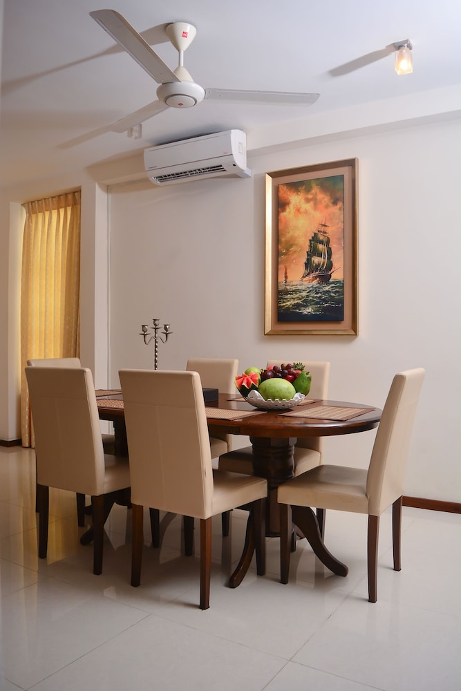 Unique Towers Luxury Boutique Suites 71/76