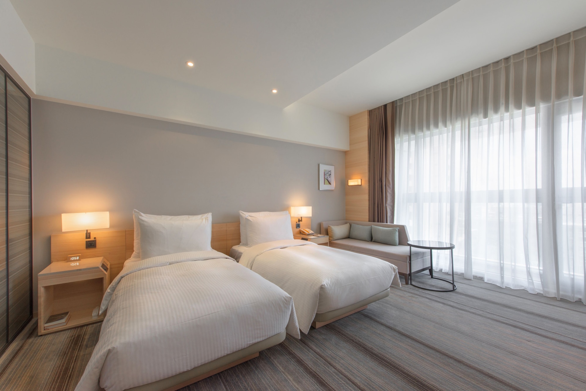 COMFORT, TWIN BEDS