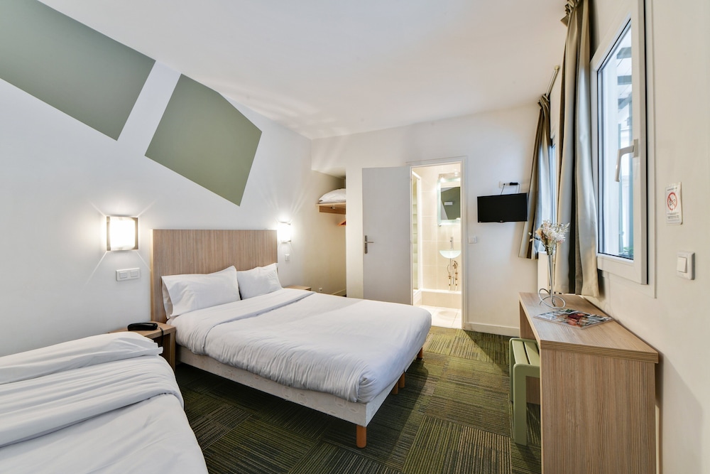 FAMILY, TRIPLE, 1 DOUBLE AND 1 SINGLE BED