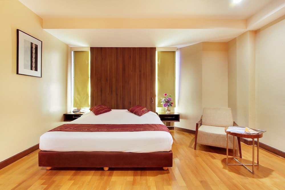 Bally Suite Silom 12/25