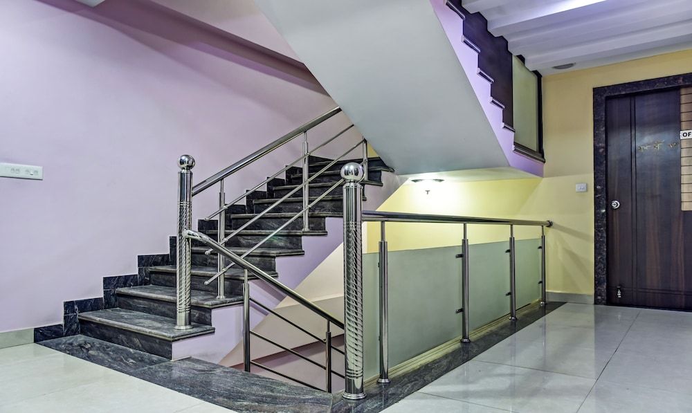 Oyo Rooms Sargam Cinemas 44/50
