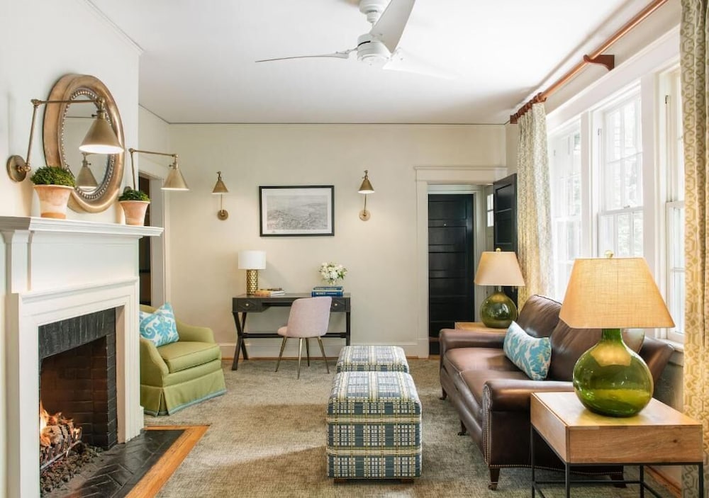 Oakhurst Inn 49/69