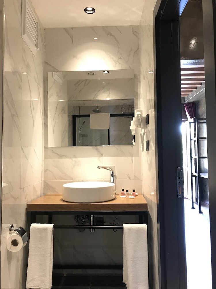 Meydan Besiktas Hotel 48/49