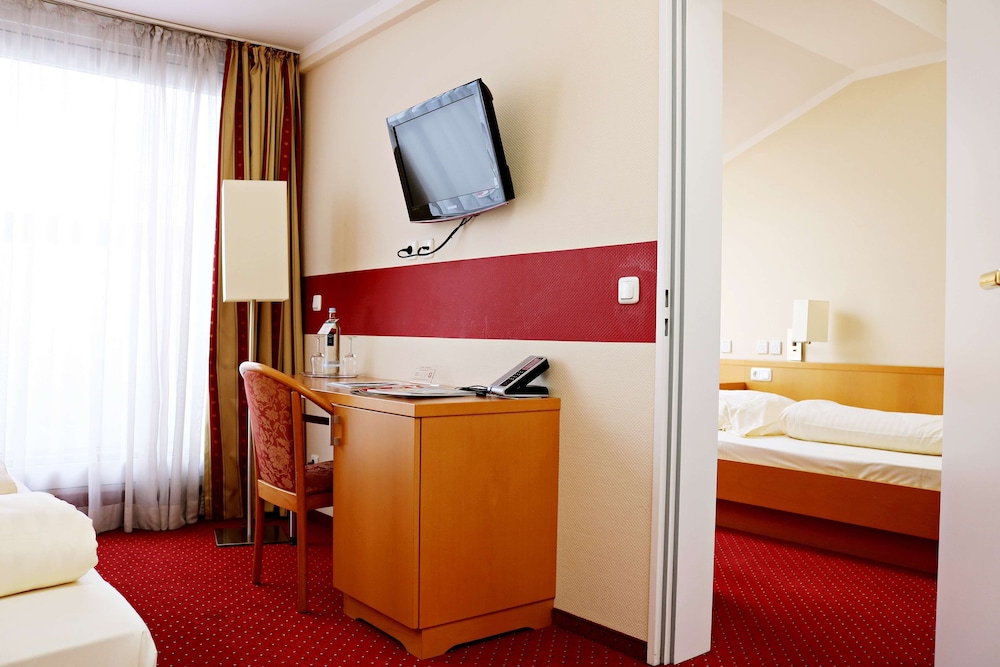 Air In Berlin Hotel 37/79