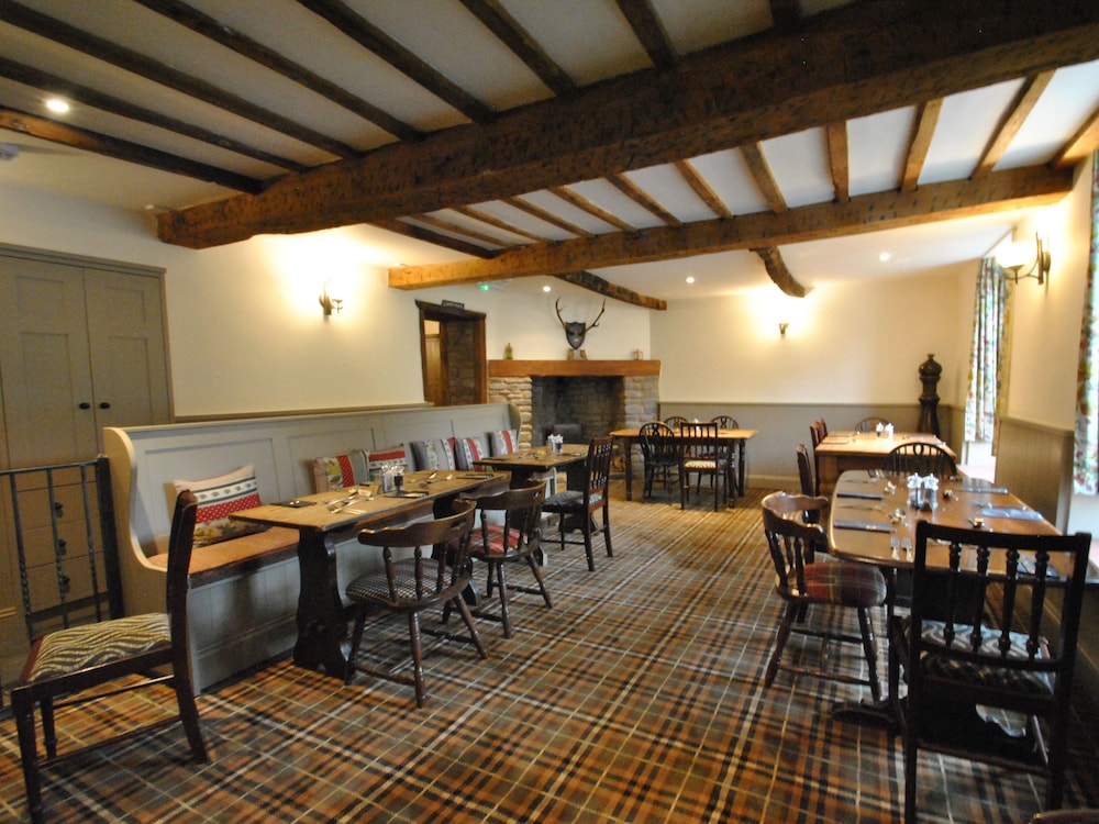 The Hood Arms 17/34