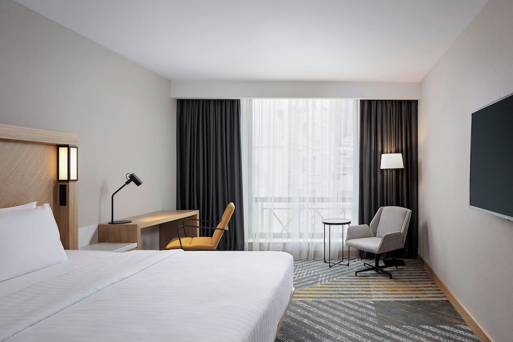 Deluxe, King Bed