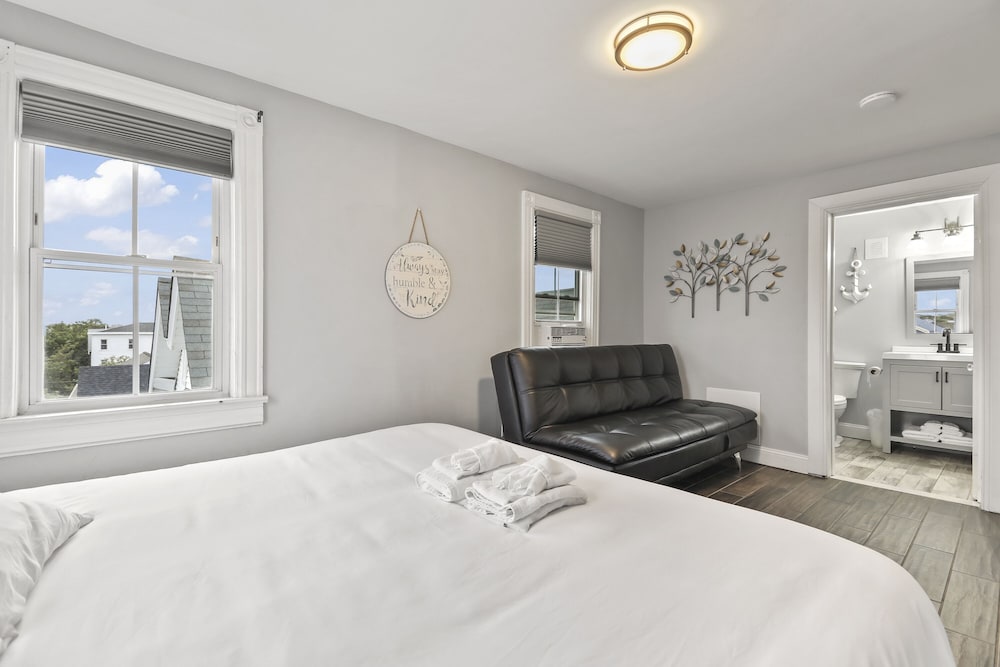 Room, Futon Bed, King Bed, Private Bathroom, South Wing