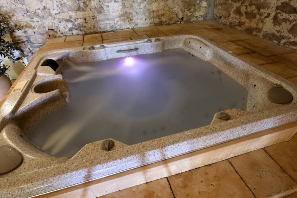DOMUS SELECTA CHATEAU DE FLOURE 37/57
