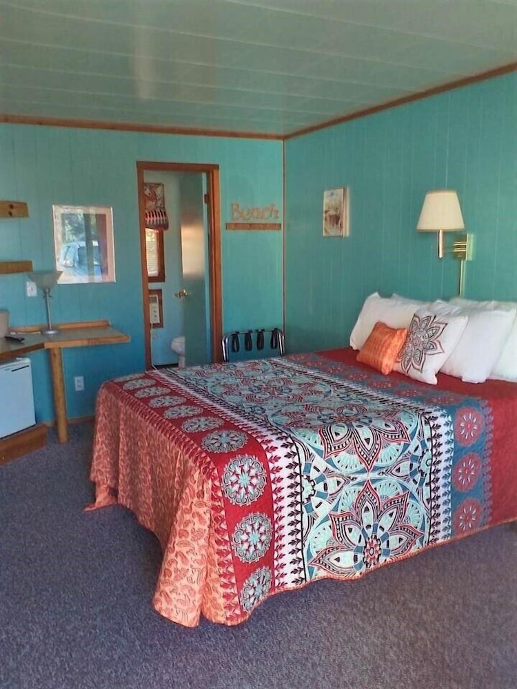 The Monarch Motel 5/17