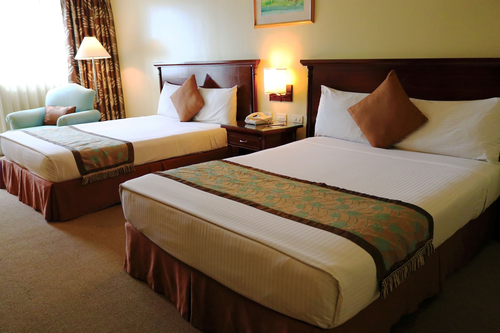 DELUXE, TWIN BEDS
