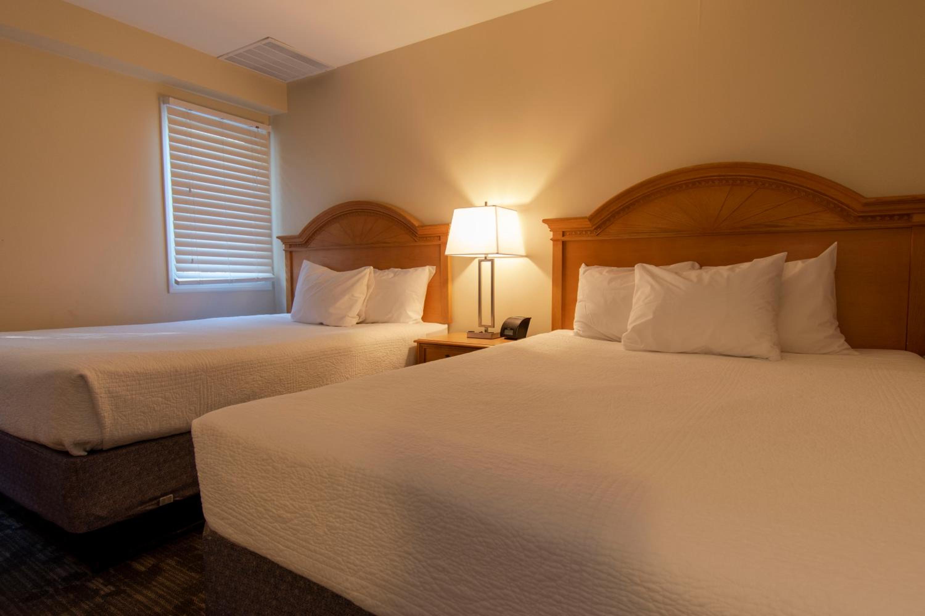 Suite, 2 Queen Beds, Lake Front, Sofa, Kitchen