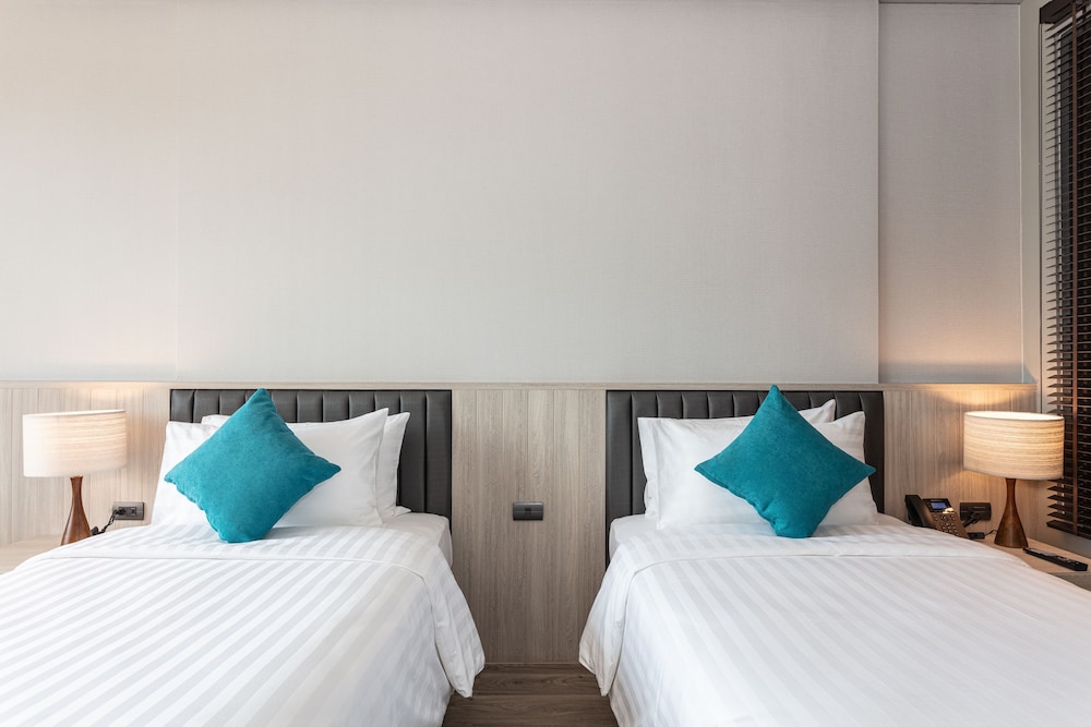 Breeze, Deluxe, Twin Beds