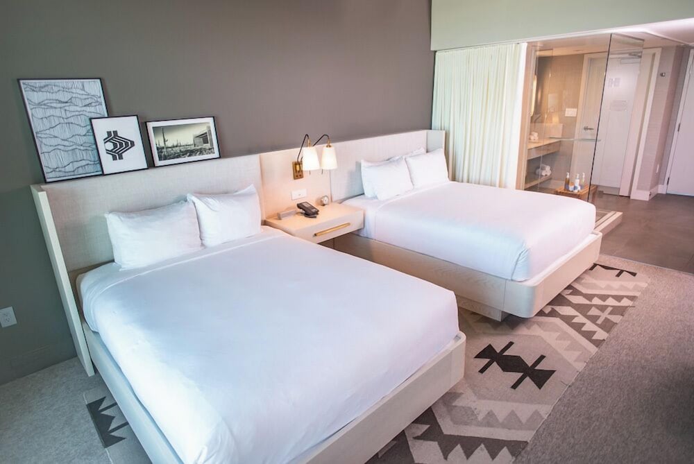 Signature, Deluxe, King Bed, Mountain Shadows 3/10