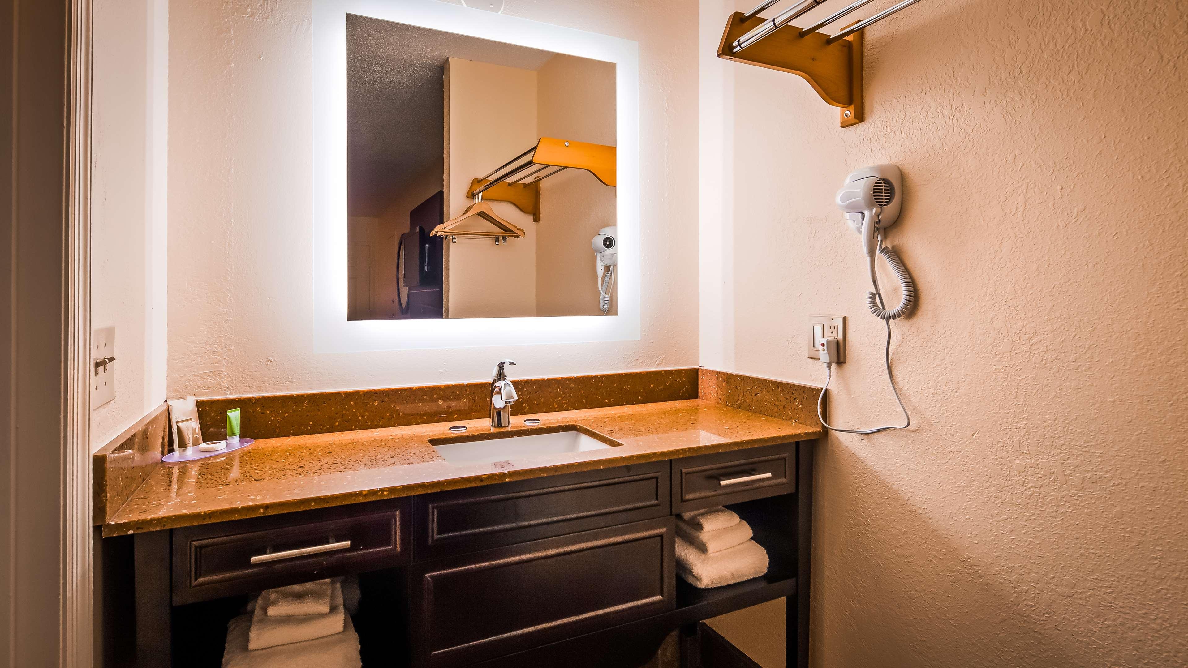 Suite, SureStay Hotel by Best Western Manning 6/6