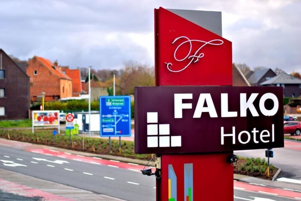 Falko Hotel 2/50