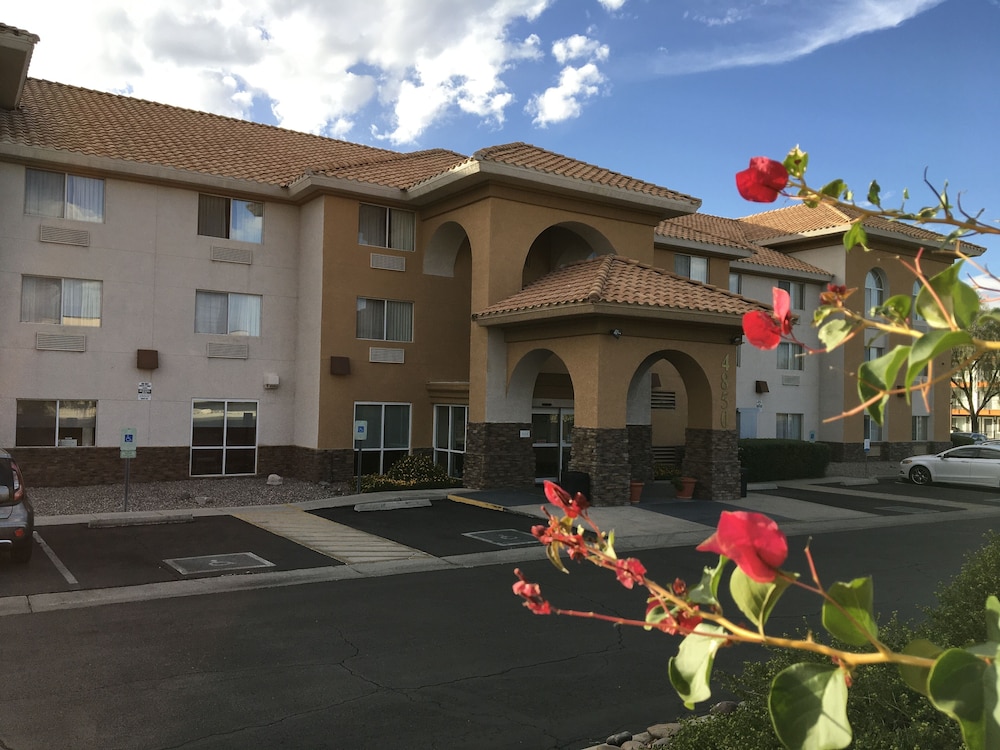 Comfort Inn & Suites Near Kino Sports Complex 51/58